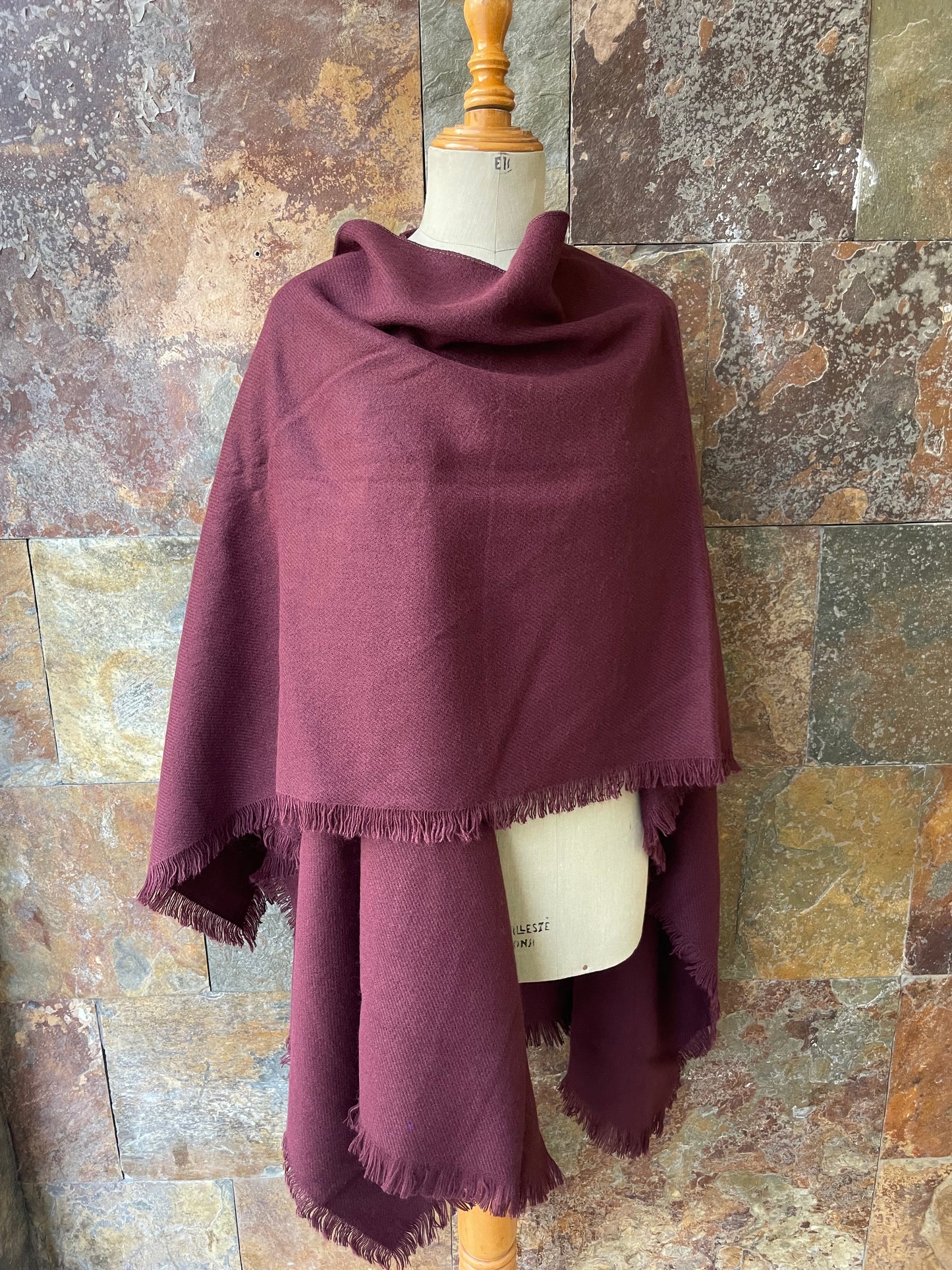 Poncho vintage italiano en color vino
