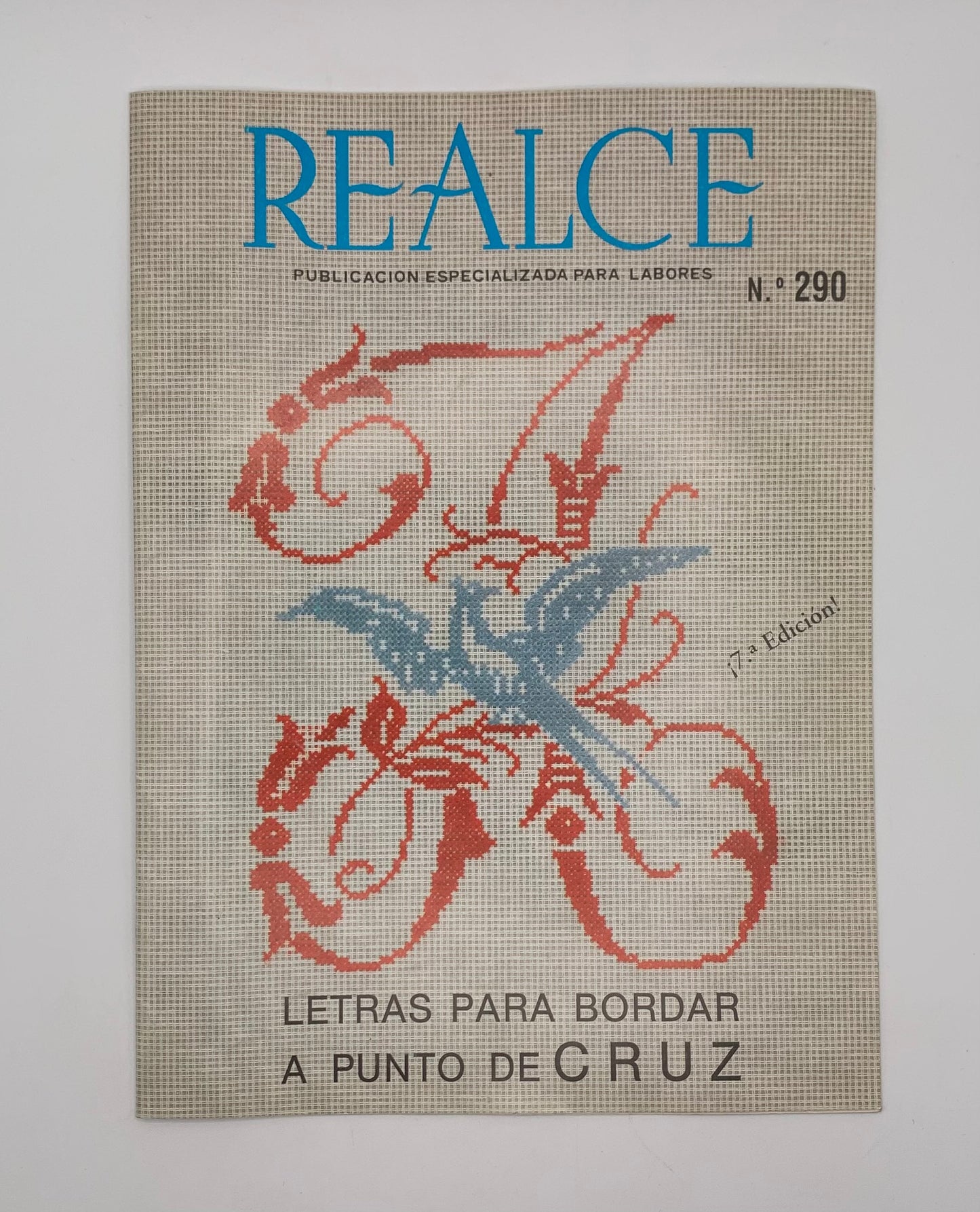 Revista "REALCE letras para bordar a punto de cruz" Nº 290