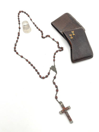 Rosario antiguo años 40 de madera con estuche de piel