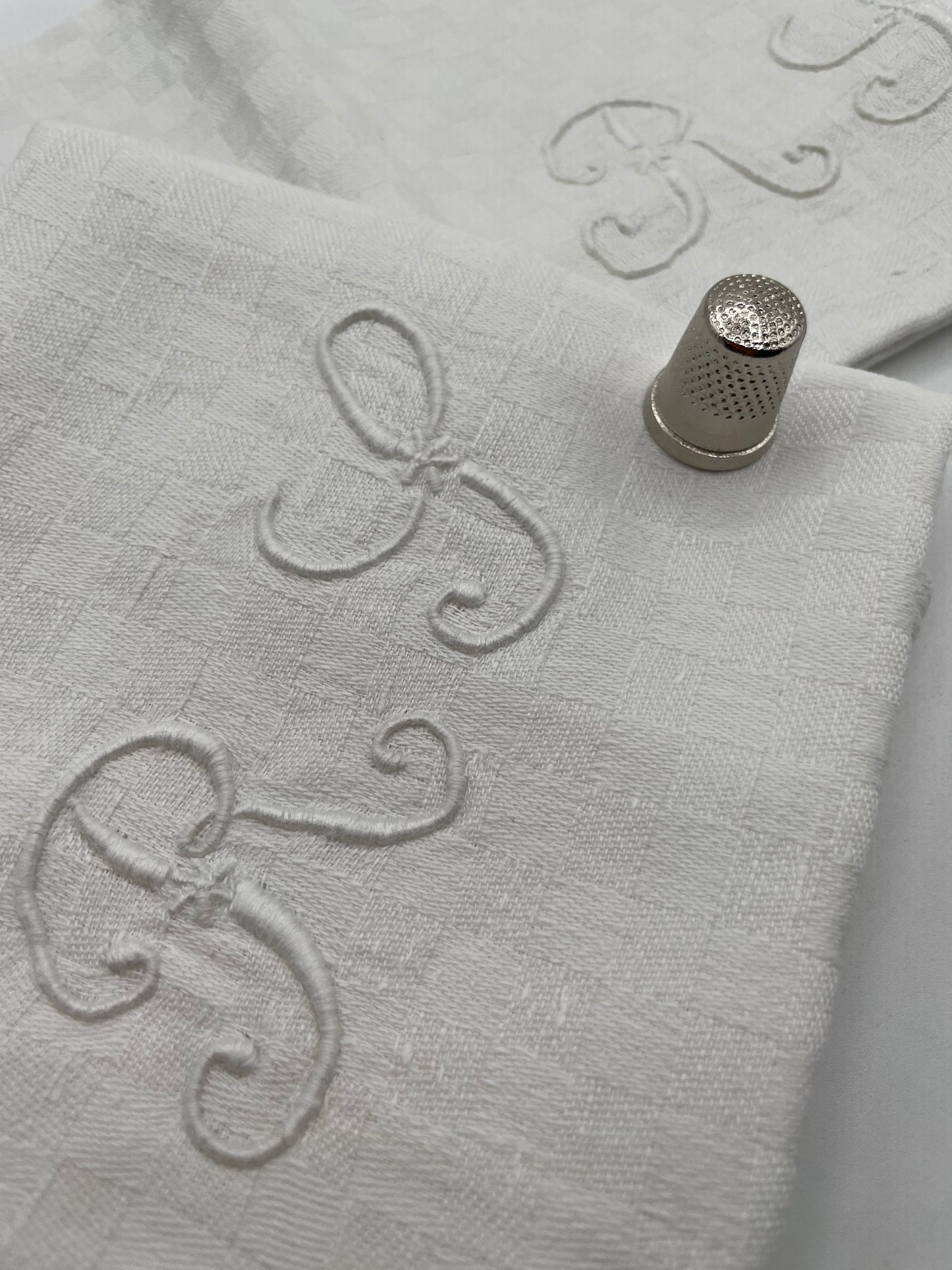Servilleta de Lino antiguo bordada con iniciales