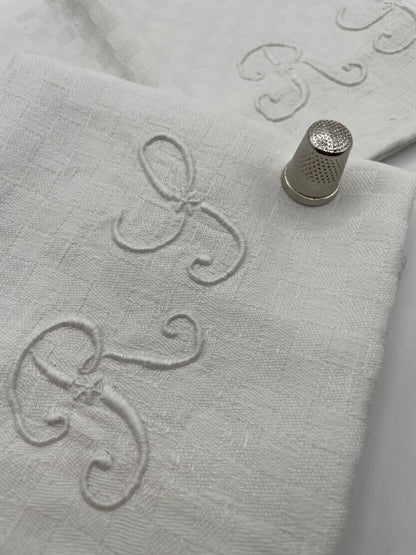Servilleta de Lino antiguo bordada con iniciales