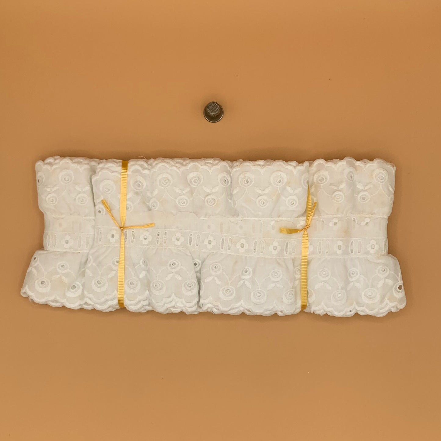 Tira bordada antigua ancha color blanco - 7,5cm ancho