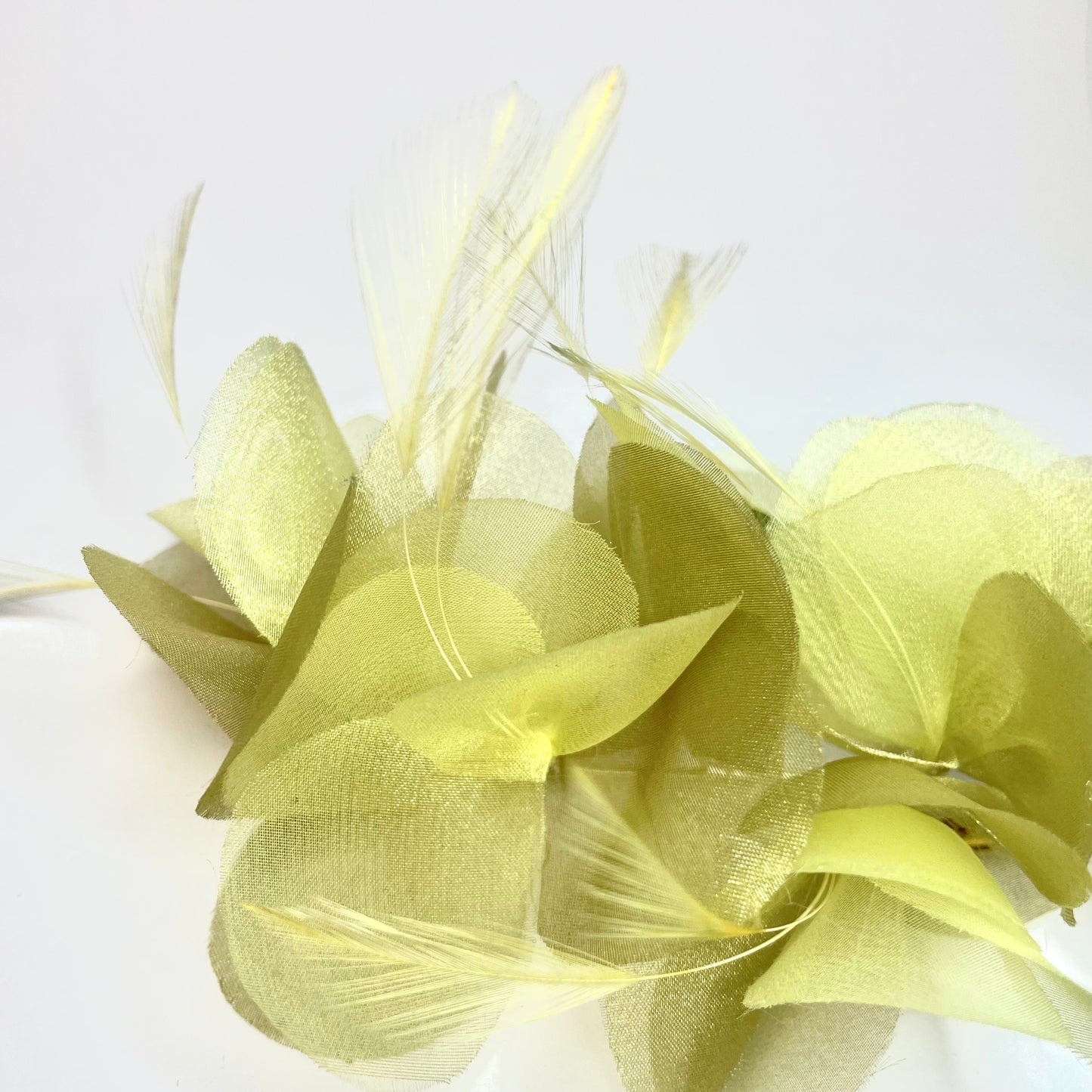 Flor de tela color pistacho